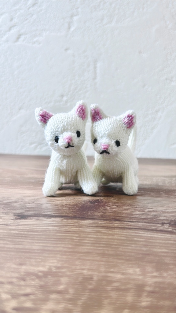 あみるのぼうぐるみ｜おすわりこねこ｜日本式編み図｜あみぐるみパターン｜手のひらサイズ｜NOT AI