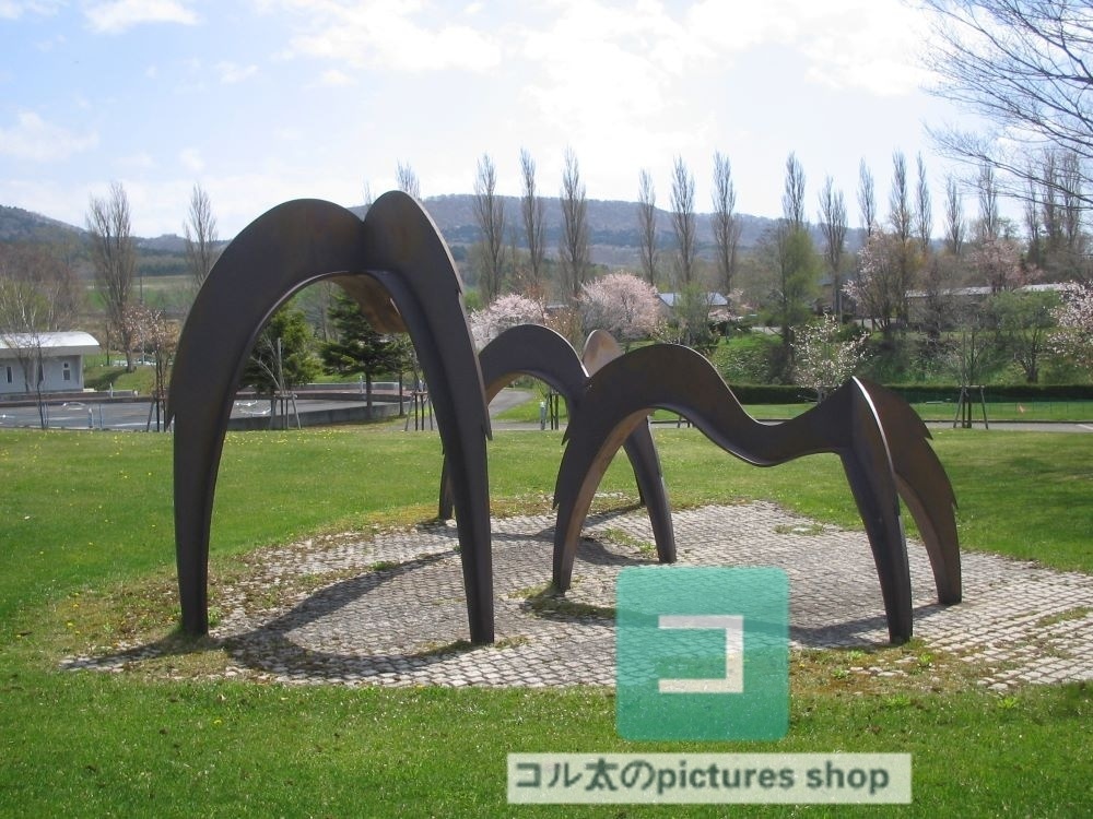 大きなオブジェのある風景①10枚・1セット