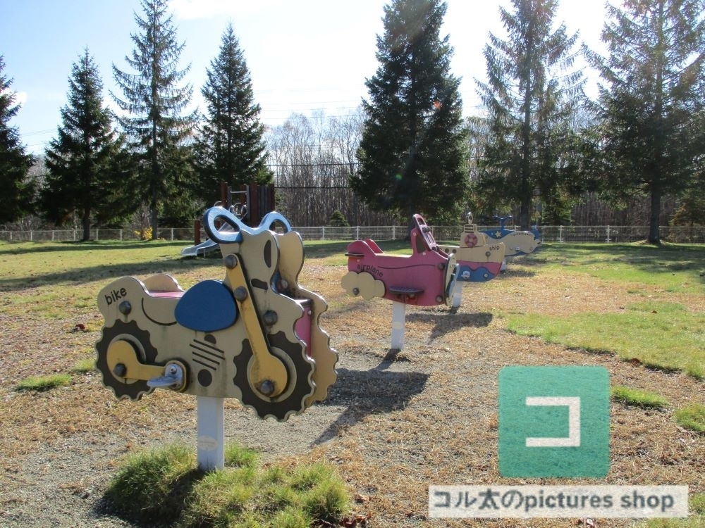 公園の風景(遊具)①10枚・1セット