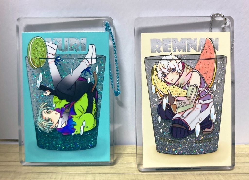 流れるグリッターアクキー