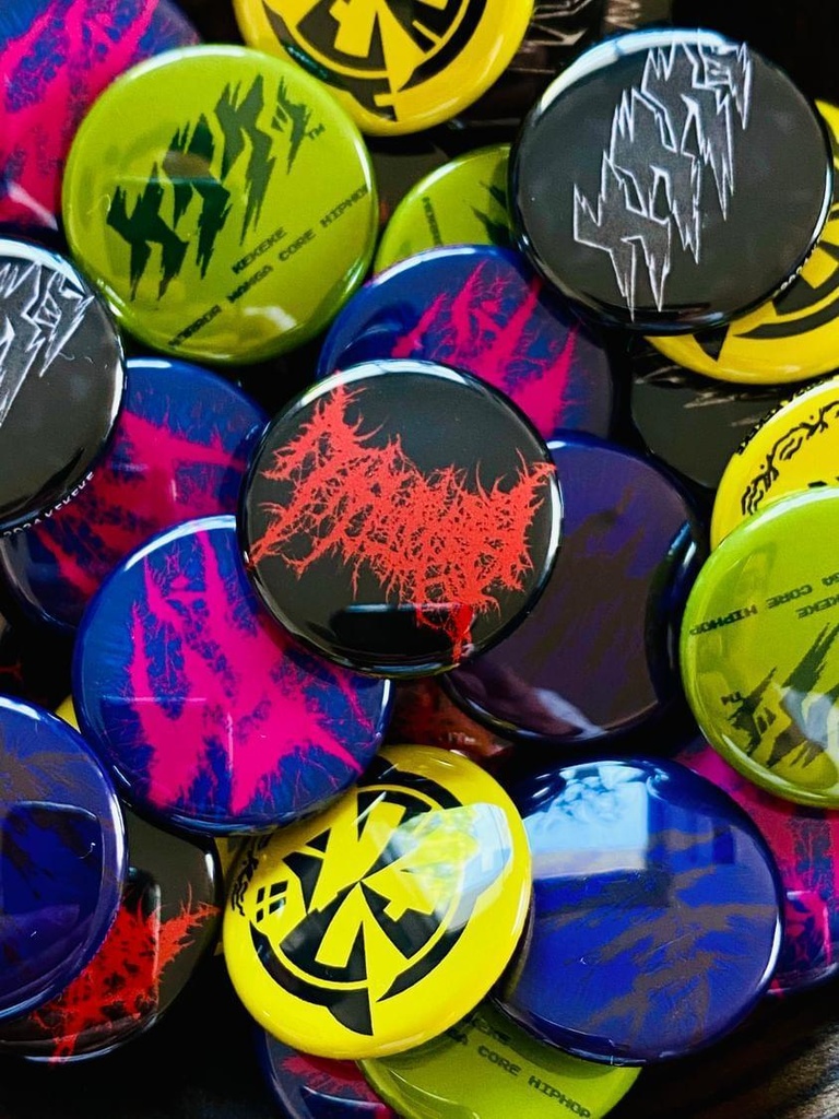 "KEKEKE MAYOKE" 缶バッジ/ステッカー/楽曲他パッケージ封入