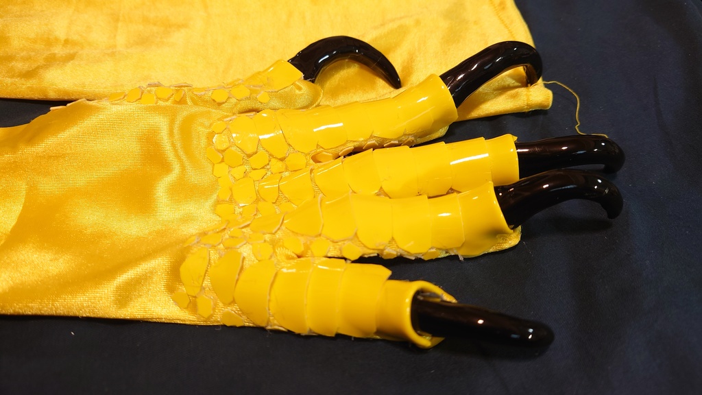 猛禽人外のおてて