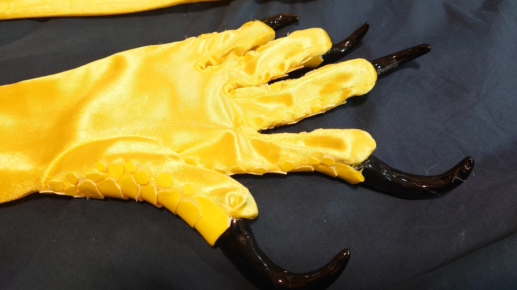 猛禽人外のおてて