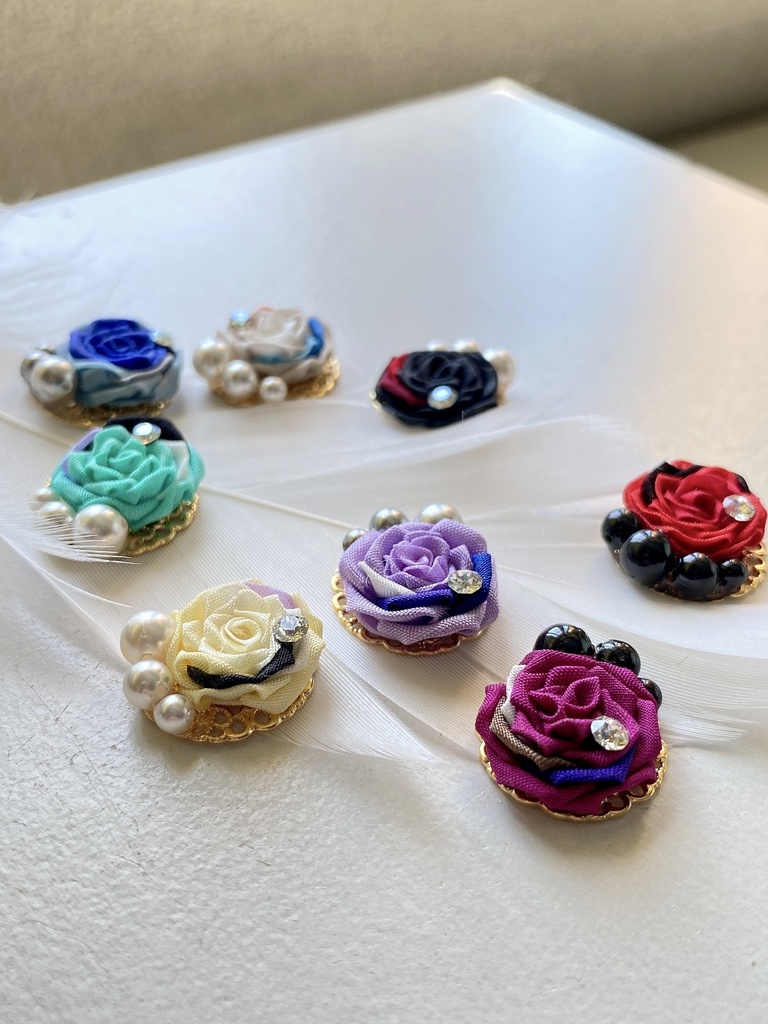 刀剣男士イメージ つまみ細工 小さなお花(薔薇)ピアス/イヤリング (イヤーカフ付き)