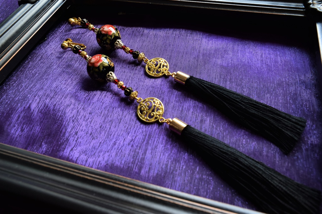 黒幕の花冠 イヤリング