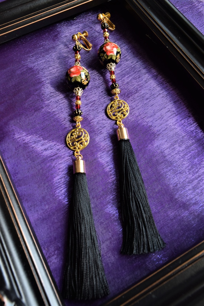 黒幕の花冠 イヤリング