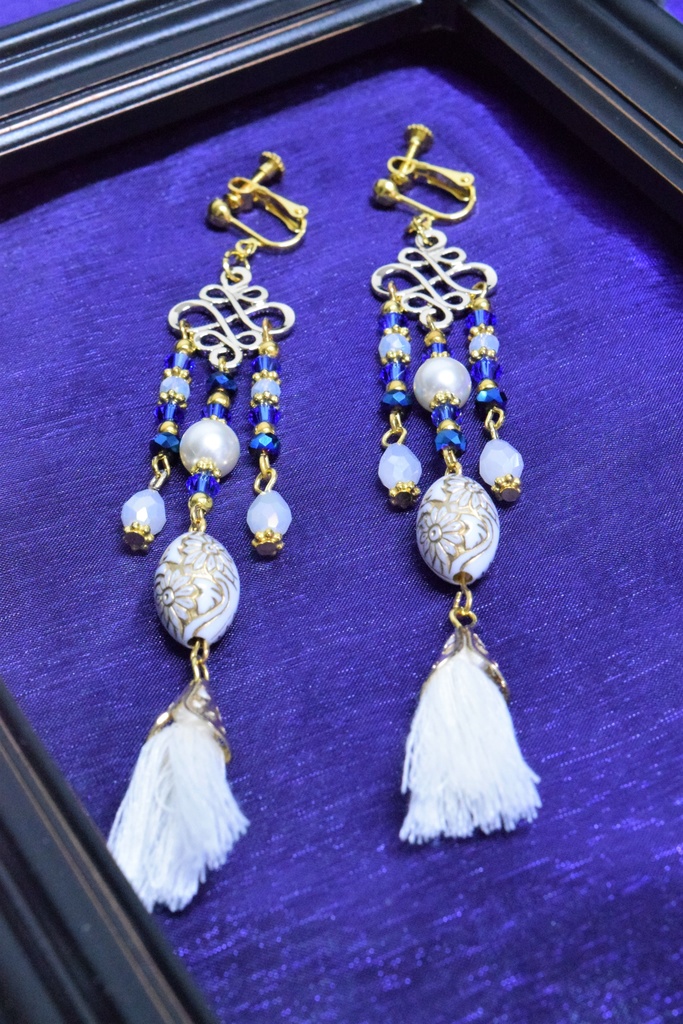 白の粉飾 イヤリング