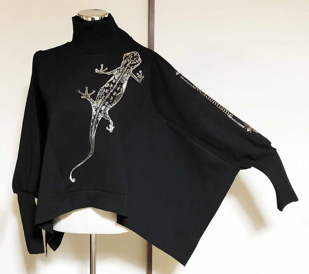 銀箔BiGヤモリのヘムライントップス