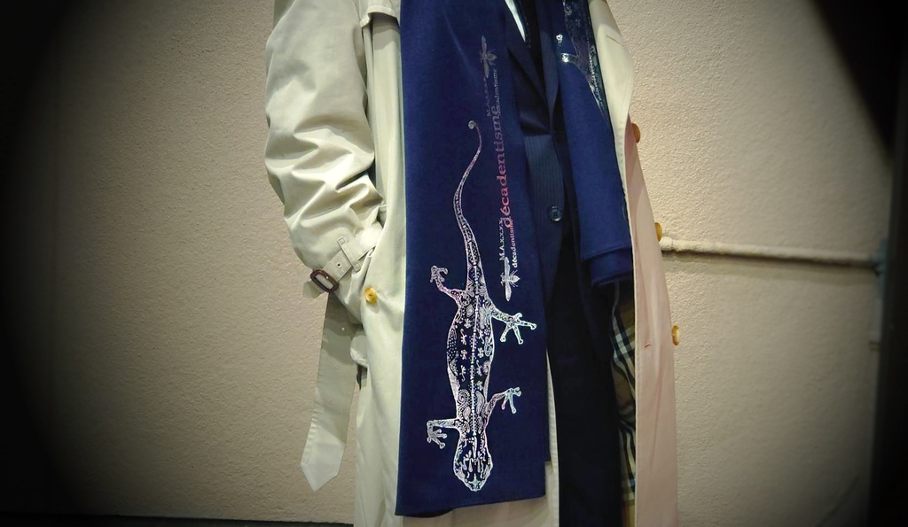 BIG箔ヤモリの大判ショールマフラー【フローズンブラック×銀箔】