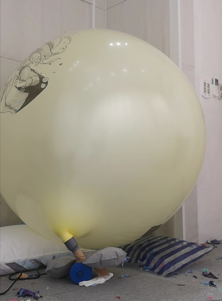 ブレマートンJK風船割り動画 Bremerton balloon popping video