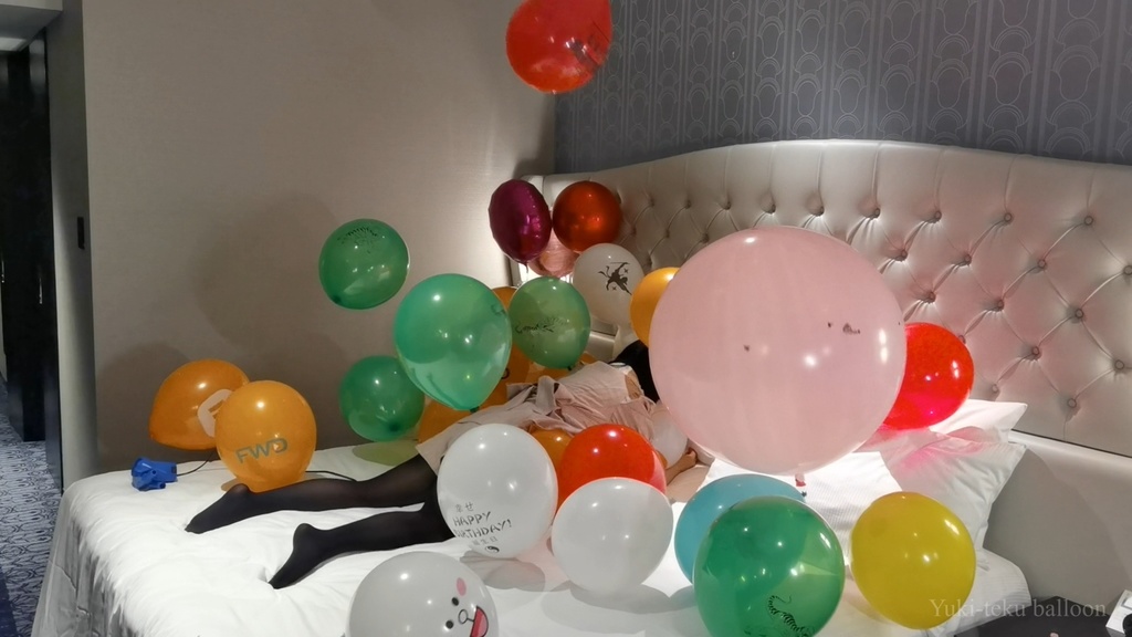 黒髪Mちゃんの風船遊び＆割り M-chan's balloon play & Pop