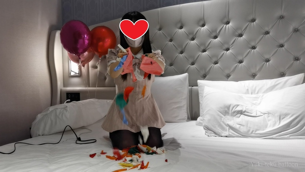 黒髪Mちゃんの風船遊び&割り M-chan's balloon play & Pop