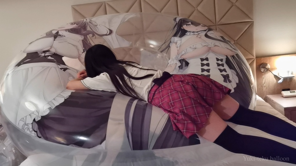 黒髪Mちゃんの巨大浮き輪遊び M-chan's huge ring-shape inflatable play