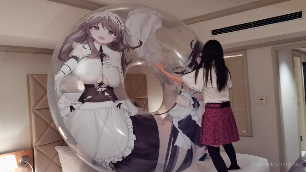 黒髪Mちゃんの巨大浮き輪遊び M-chan's huge ring-shape inflatable play