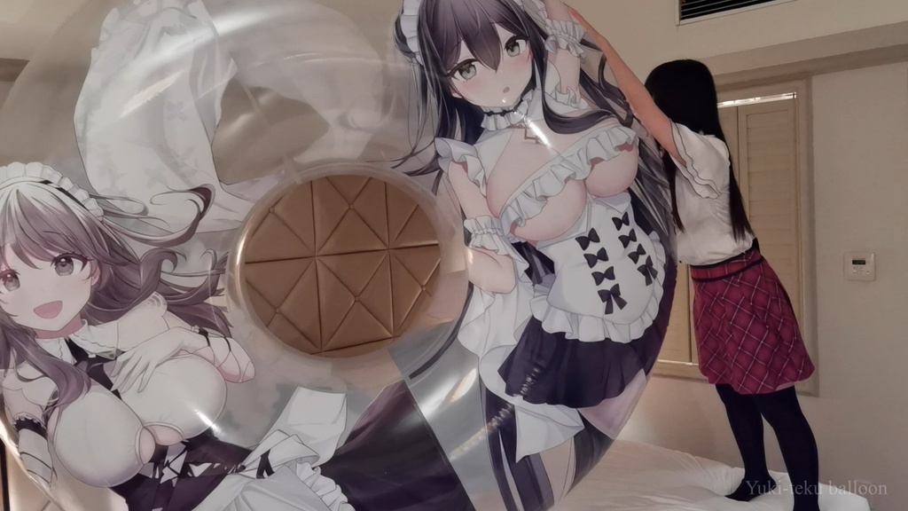 黒髪Mちゃんの巨大浮き輪遊び M-chan's huge ring-shape inflatable play