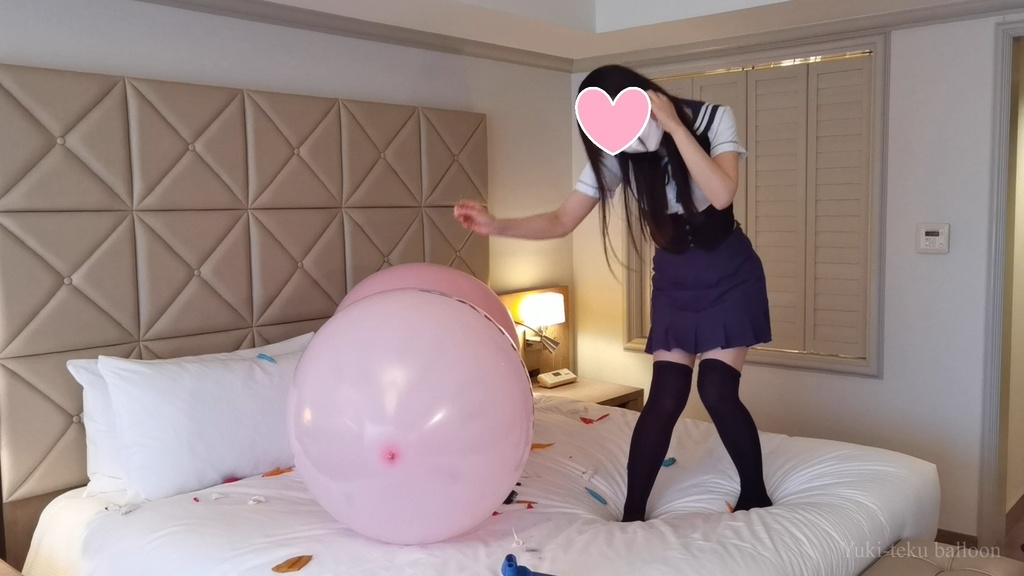 黒髪Mちゃんの風船遊び&割り2 M-chan's balloon play & Pop2
