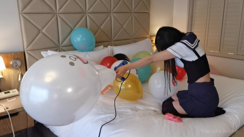 黒髪Mちゃんの風船遊び&割り2 M-chan's balloon play & Pop2