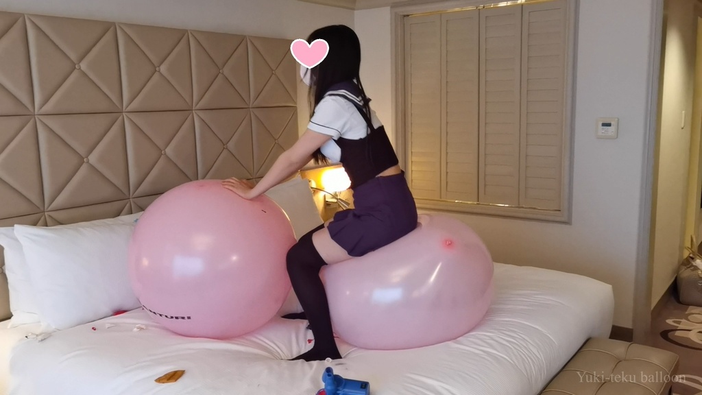 黒髪Mちゃんの風船遊び&割り2 M-chan's balloon play & Pop2