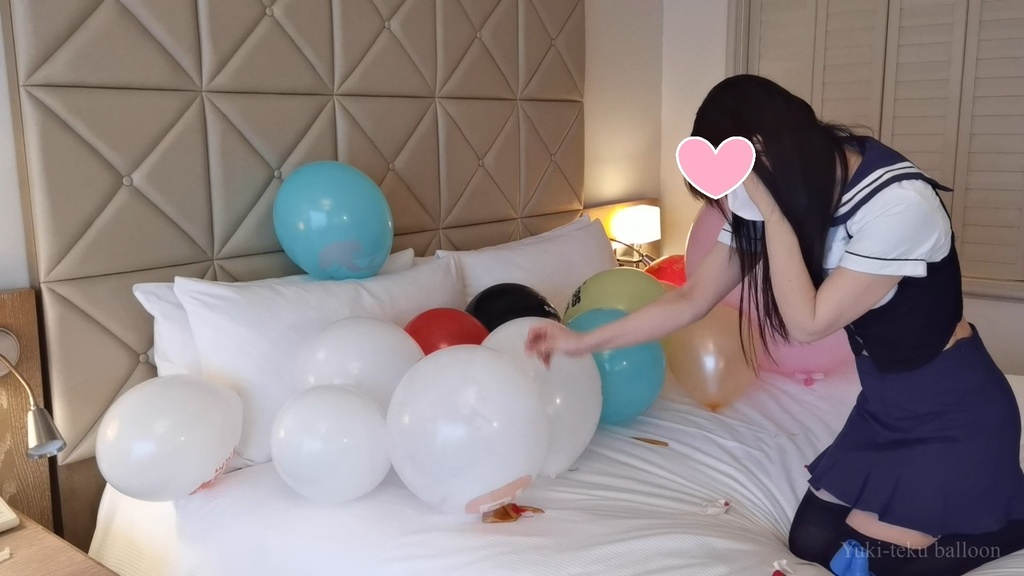 黒髪Mちゃんの風船遊び&割り2 M-chan's balloon play & Pop2