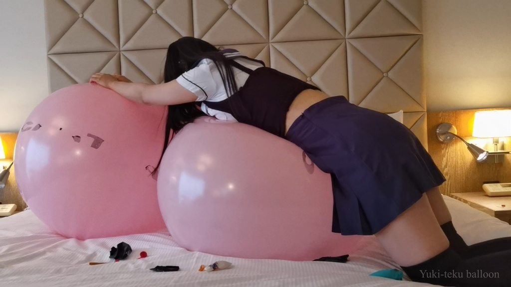 黒髪Mちゃんの風船遊び&割り2 M-chan's balloon play & Pop2