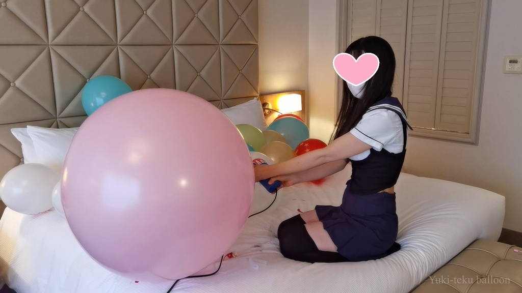 黒髪Mちゃんの風船遊び&割り2 M-chan's balloon play & Pop2