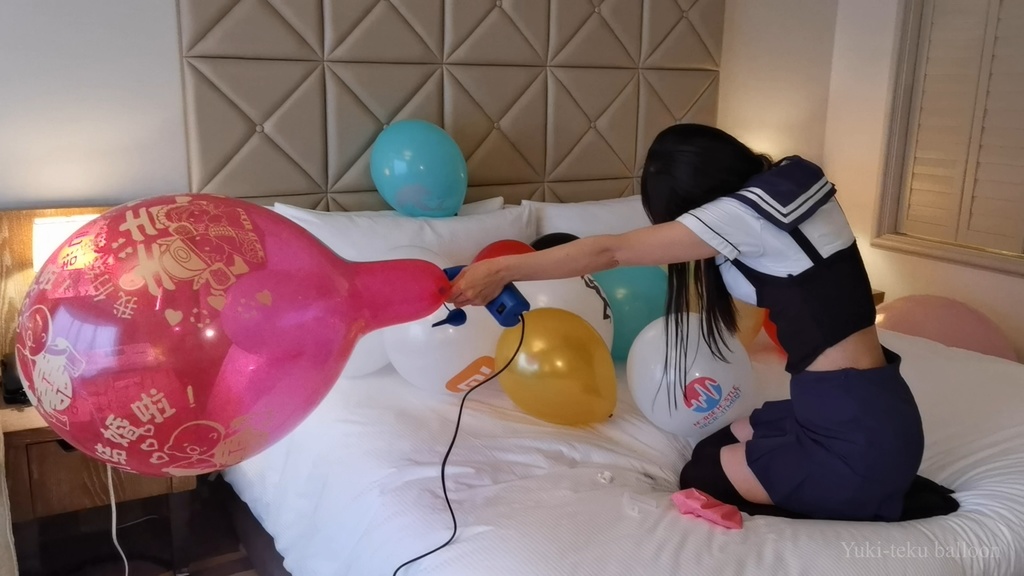 黒髪Mちゃんの風船遊び＆割り2 M-chan's balloon play & Pop2