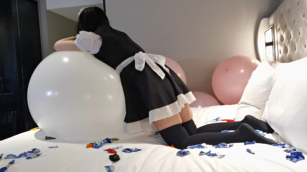 メイドMちゃんの風船遊び&割り Maid M-chan's balloon play & Pop