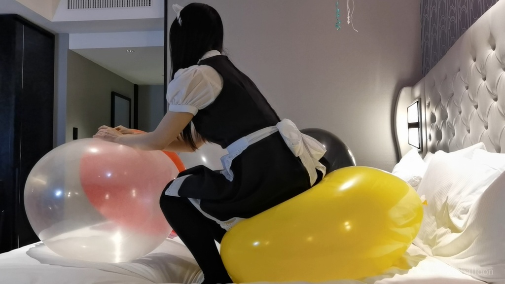 メイドMちゃんのロングネック風船遊び Maid M-chan's Long-neck balloon play