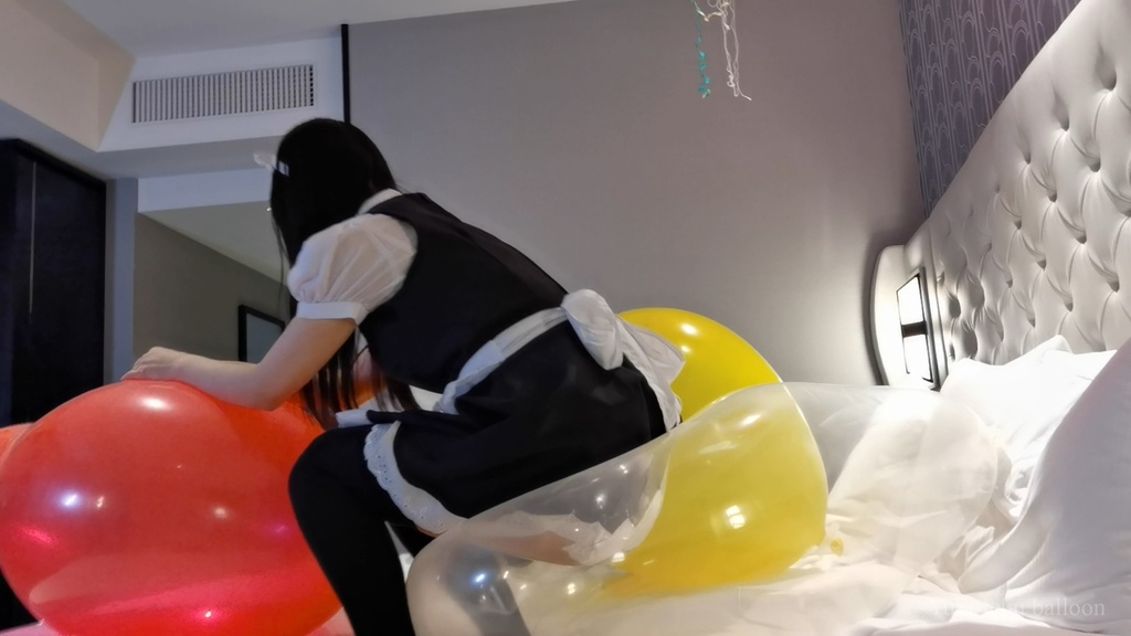 メイドMちゃんのロングネック風船遊び Maid M-chan's Long-neck balloon play