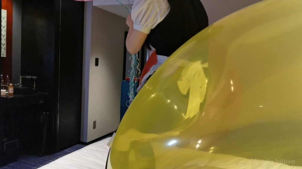 メイドMちゃんのロングネック風船遊び2 Maid M-chan's Long-neck balloon play2