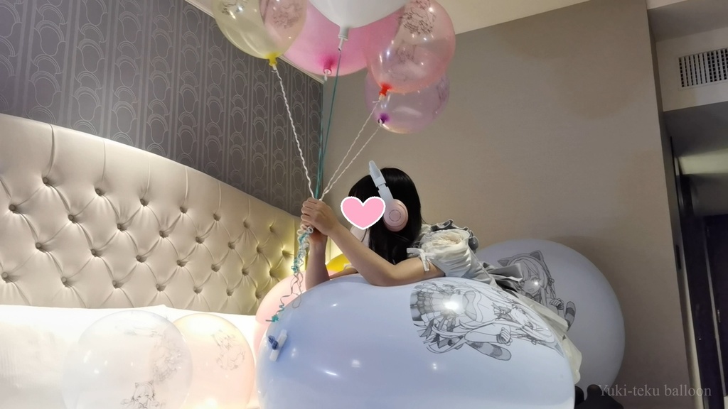 黒髪Mちゃんのヘリウム風船遊び&割り M-chan's Helium balloon play & Pop