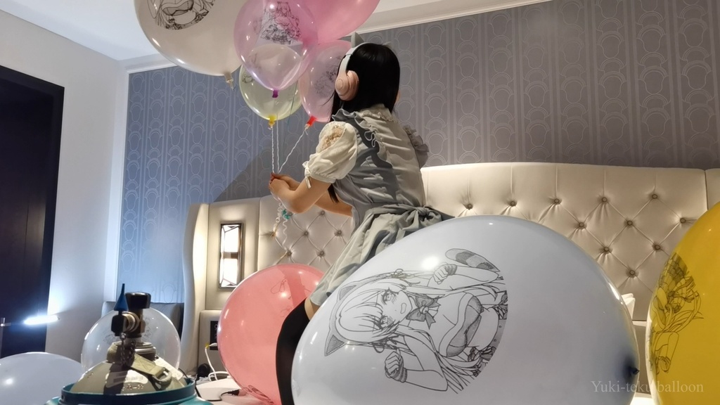 黒髪Mちゃんのヘリウム風船遊び&割り M-chan's Helium balloon play & Pop