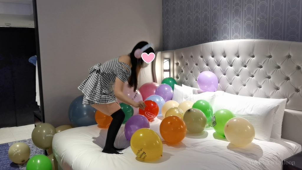 黒髪Mちゃんの風船割り&足割り M-chan's balloon play & Pop & foot Pop