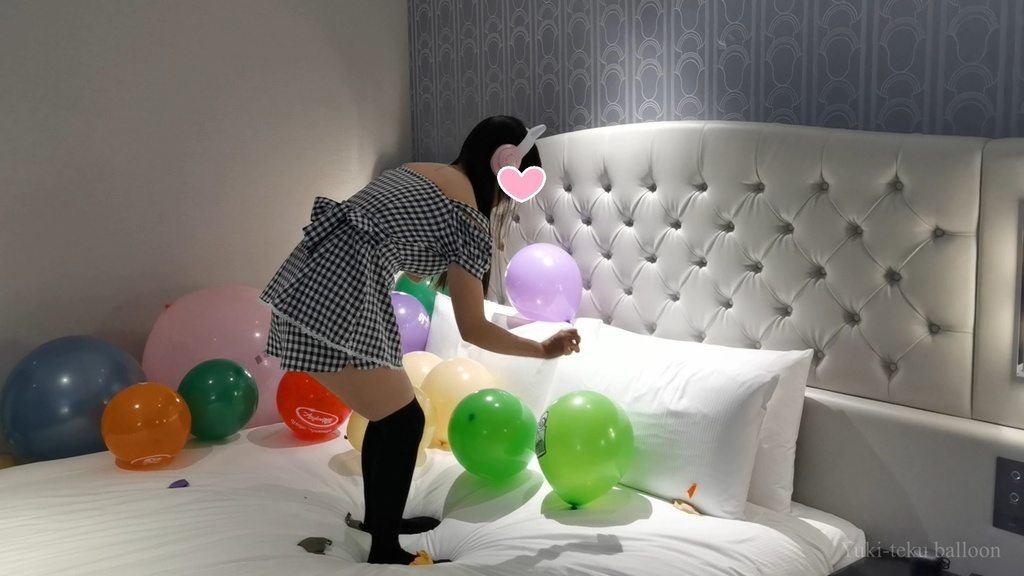 黒髪Mちゃんの風船割り&足割り M-chan's balloon play & Pop & foot Pop