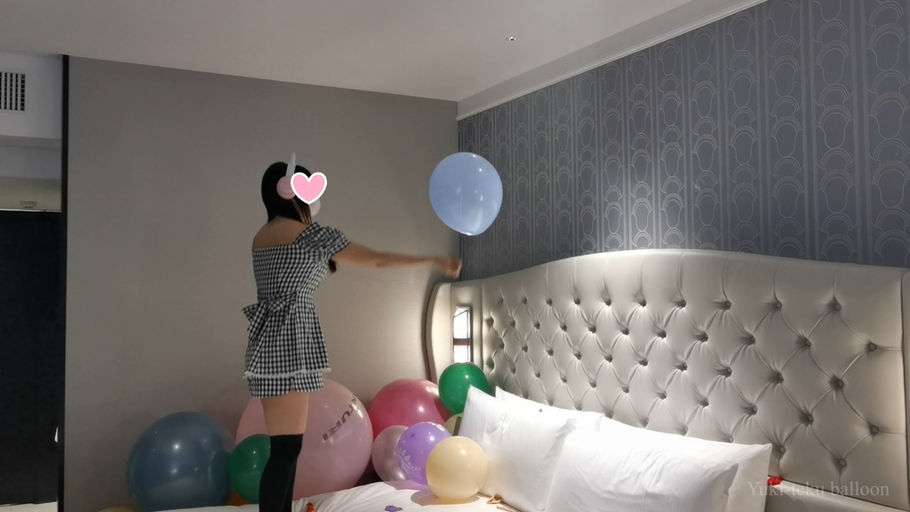 黒髪Mちゃんの風船割り&足割り M-chan's balloon play & Pop & foot Pop