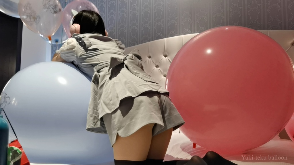 黒髪Mちゃんのヘリウム風船遊び&割り2 M-chan's Helium balloon play & Pop2