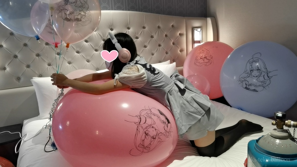 黒髪Mちゃんのヘリウム風船遊び&割り2 M-chan's Helium balloon play & Pop2