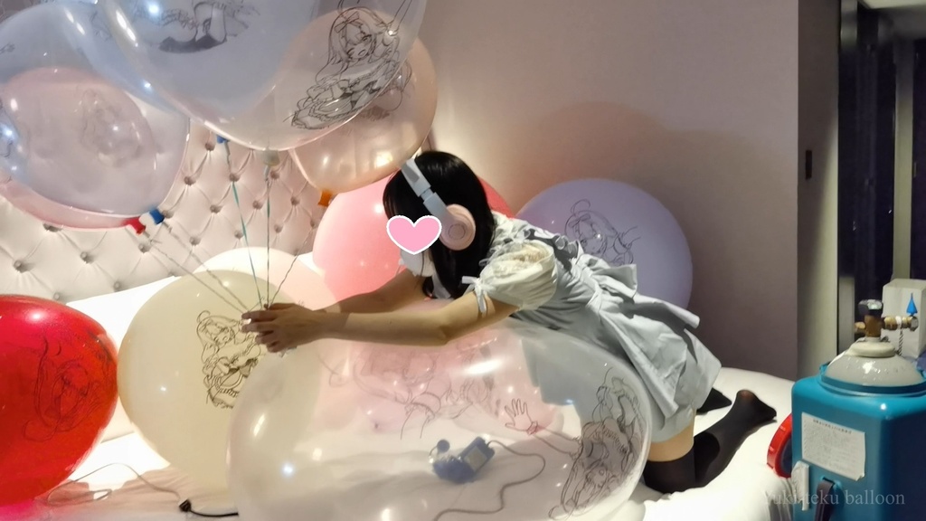 黒髪Mちゃんのヘリウム風船遊び&割り2 M-chan's Helium balloon play & Pop2