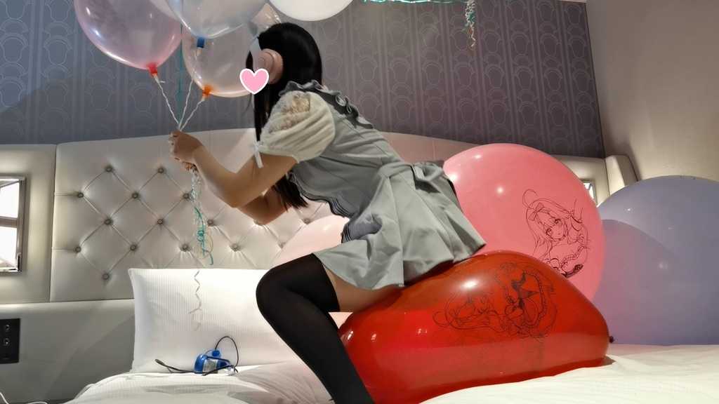 黒髪Mちゃんのヘリウム風船遊び&割り2 M-chan's Helium balloon play & Pop2