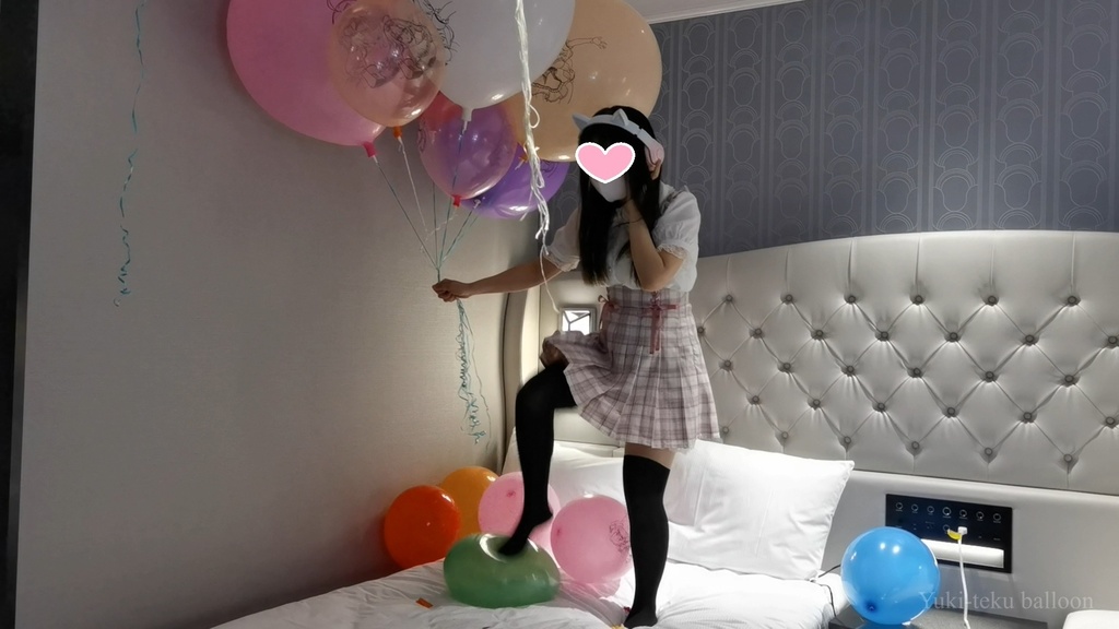 JK Mちゃんのヘリウム風船割り&足割り JK style M-chan's Helium balloon pop & foot pop