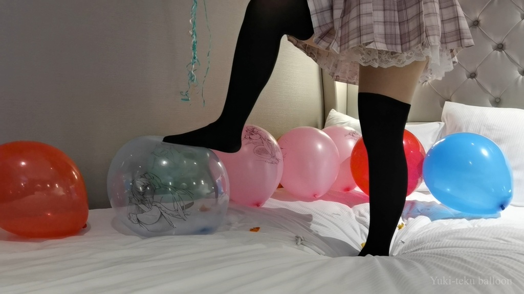 JK Mちゃんのヘリウム風船割り&足割り JK style M-chan's Helium balloon pop & foot pop