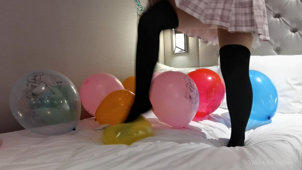 JK Mちゃんのヘリウム風船割り&足割り JK style M-chan's Helium balloon pop & foot pop