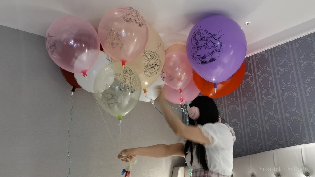 JK Mちゃんのヘリウム風船割り&足割り JK style M-chan's Helium balloon pop & foot pop