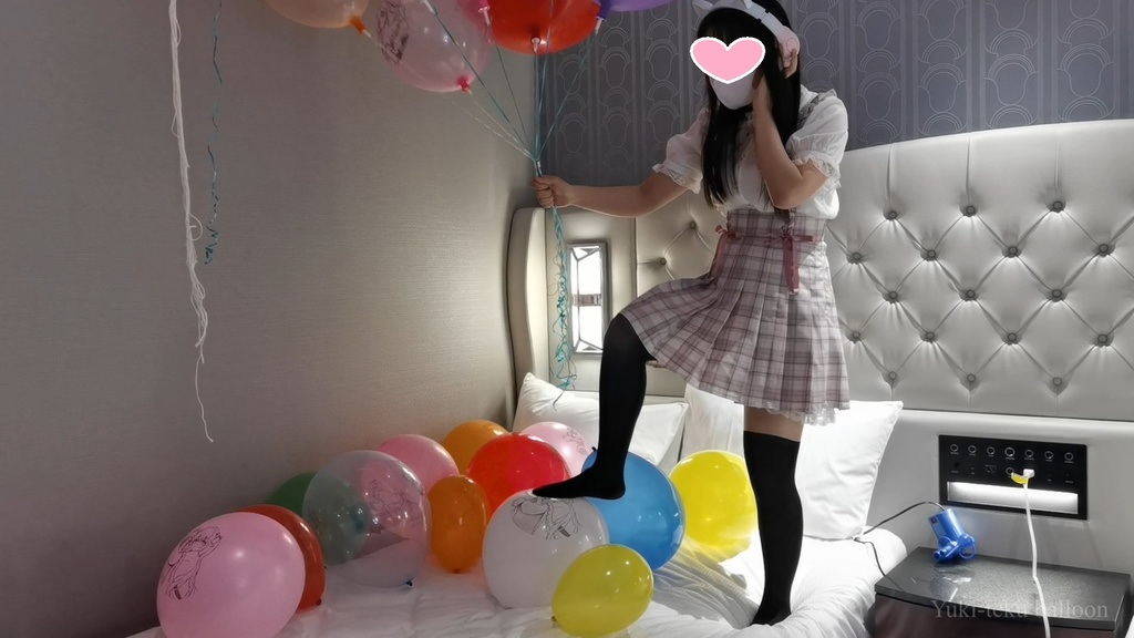 JK Mちゃんのヘリウム風船割り&足割り JK style M-chan's Helium balloon pop & foot pop