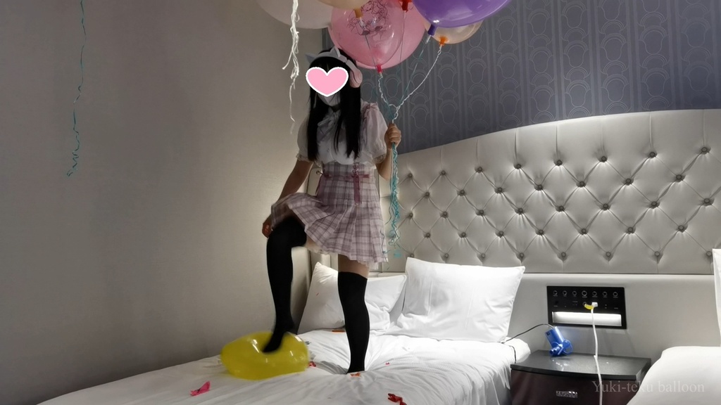 JK Mちゃんのヘリウム風船割り&足割り JK style M-chan's Helium balloon pop & foot pop