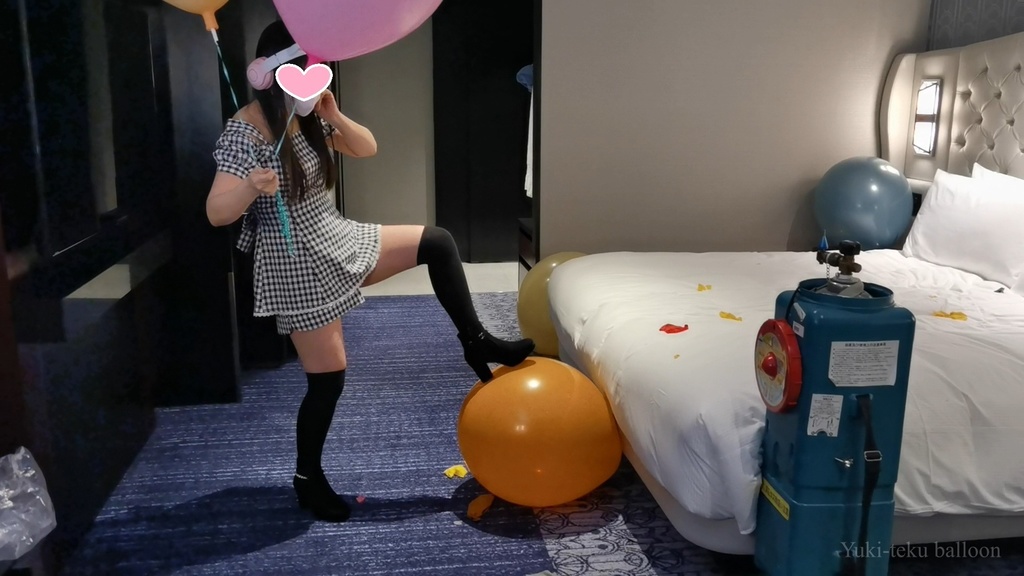 黒髪Mちゃんの足割り2 M-chan's balloon play & foot Pop2