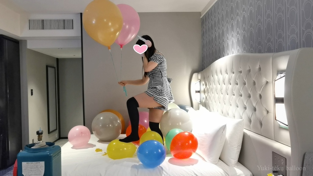 黒髪Mちゃんの足割り2 M-chan's balloon play & foot Pop2