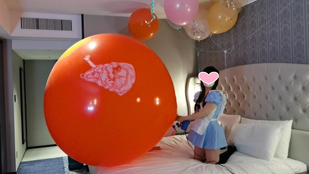 アリスMちゃんの巨大風船遊び Alice style M-chan's Huge balloon play