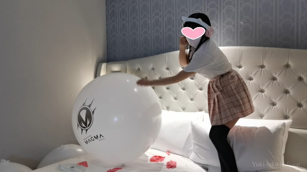 JK Mちゃんのヘリウム風船遊び&割り JK style M-chan's Helium balloon play & Pop