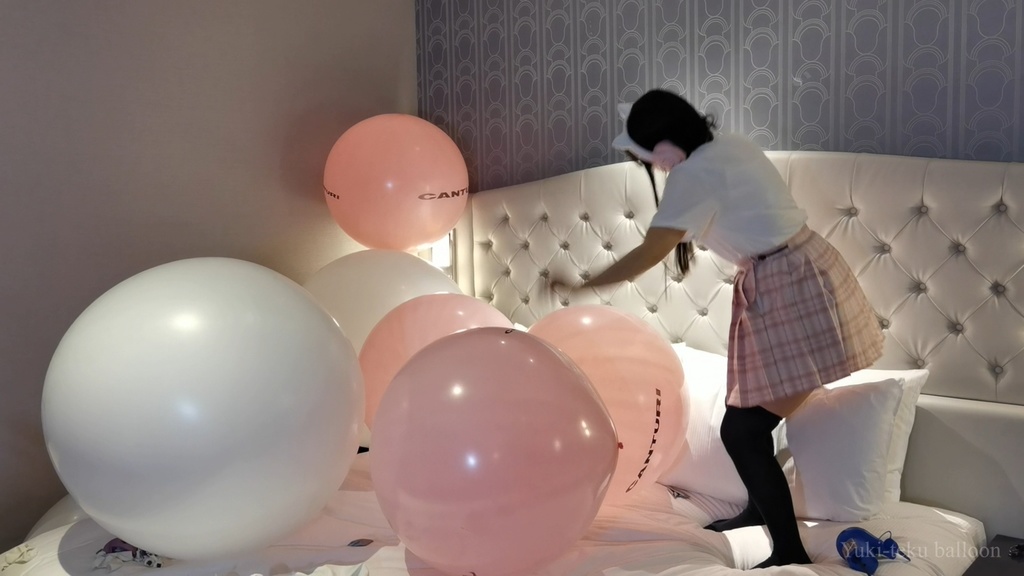 JK Mちゃんのヘリウム風船遊び&割り JK style M-chan's Helium balloon play & Pop